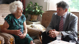 100 N. Sazimová